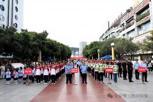 哈迪：基根-穆雷是个非常优秀的年轻球员 今天向他脱帽致敬